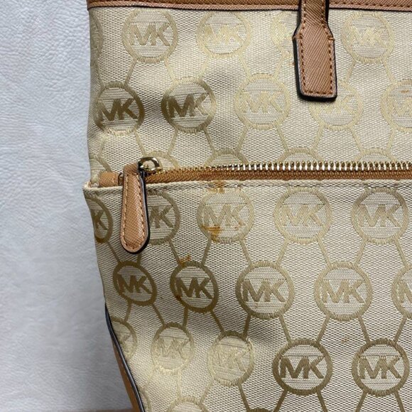 Michael Kors Beige / Brown Signature MK Kempton Shoulder Bag - Picture 4 of 6